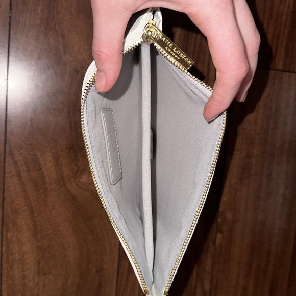 LAST CHANCE NWOT White Clutch - Picture 3 of 3